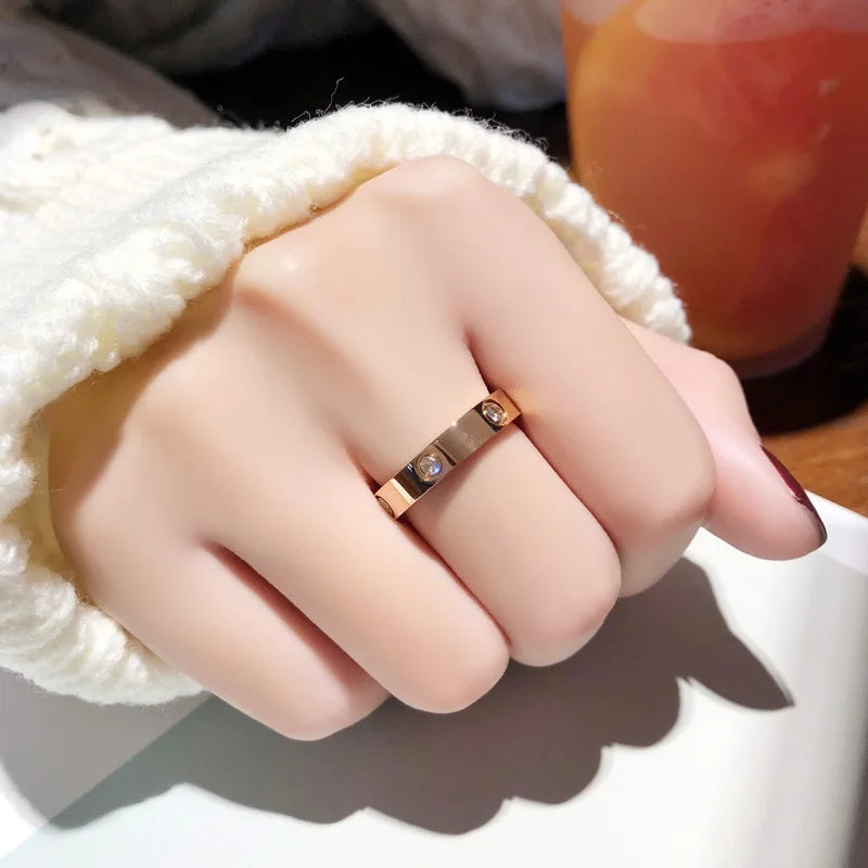 MONA™ – Sleek Modern Gold Ring