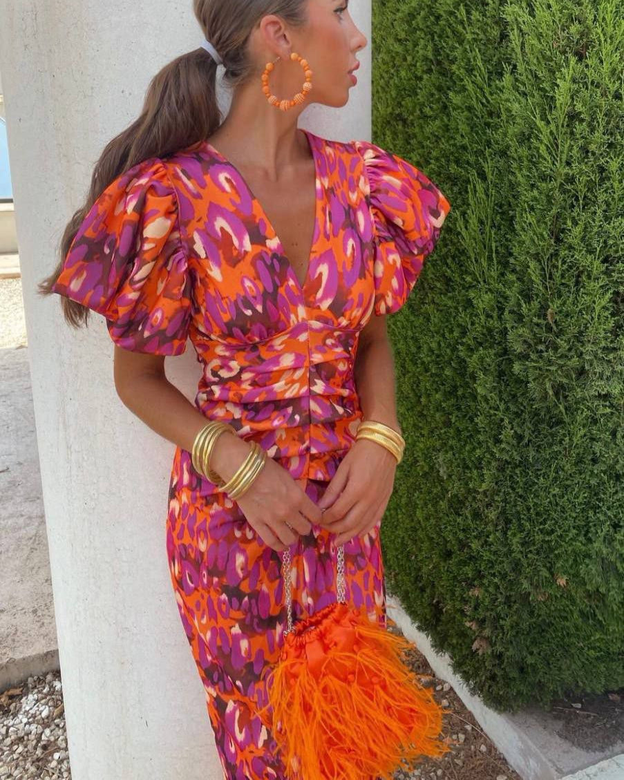 SIMONA | Elegant dress with a V-neck and puff sleeves