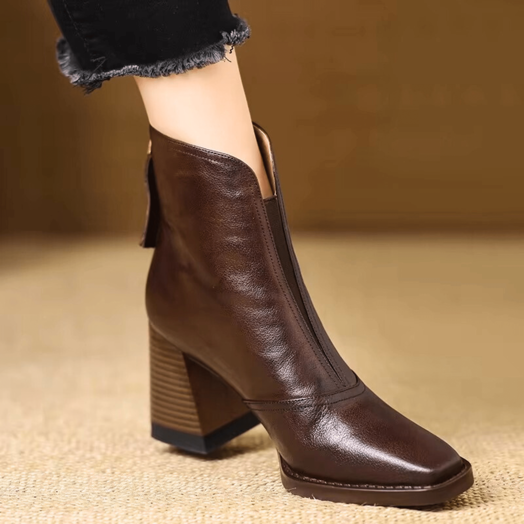 Cornelia | Elegant leather ankle boots with heel